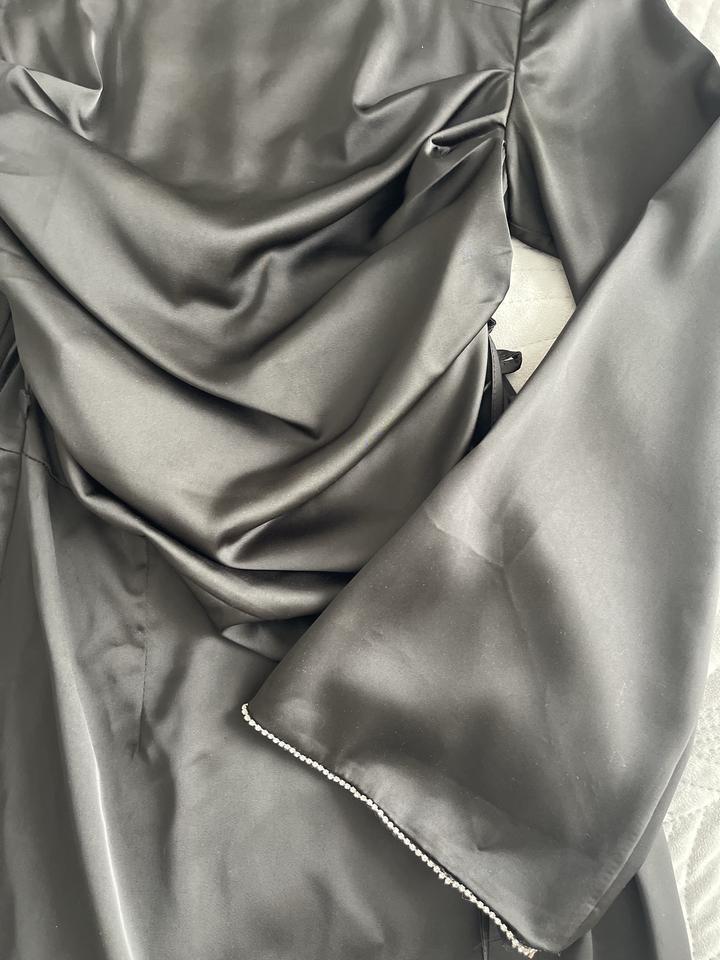 Черное длинное платье