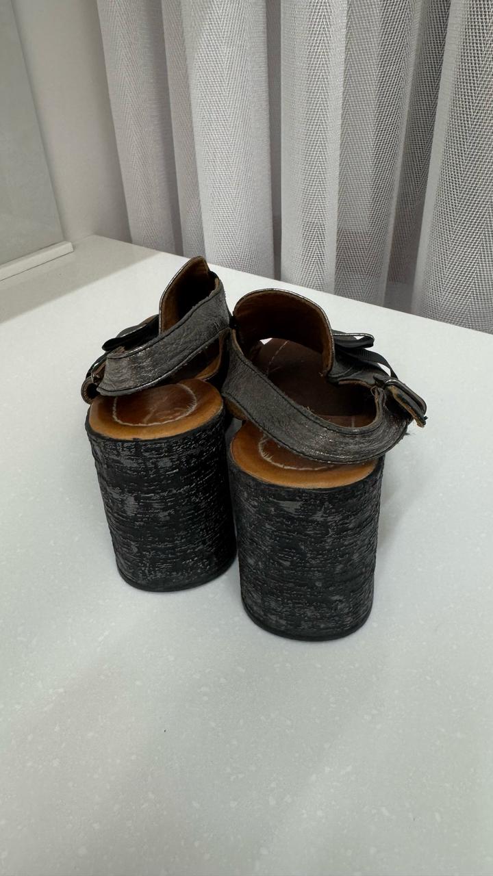 Босоножки кожаные