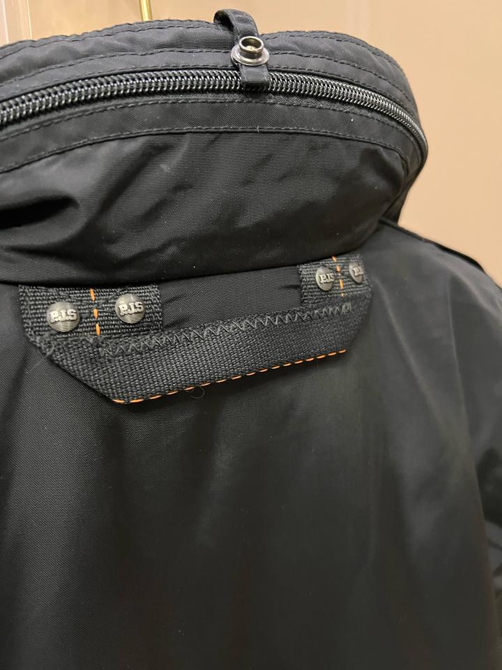 Куртка зимняя женская черная Parajumpers