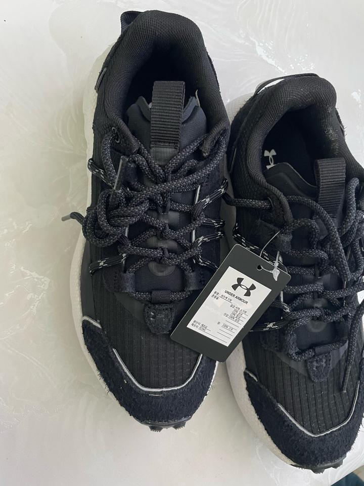 Кроссовки Under