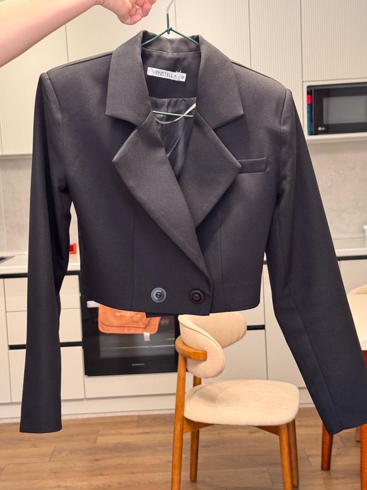 Короткий классический пиджак