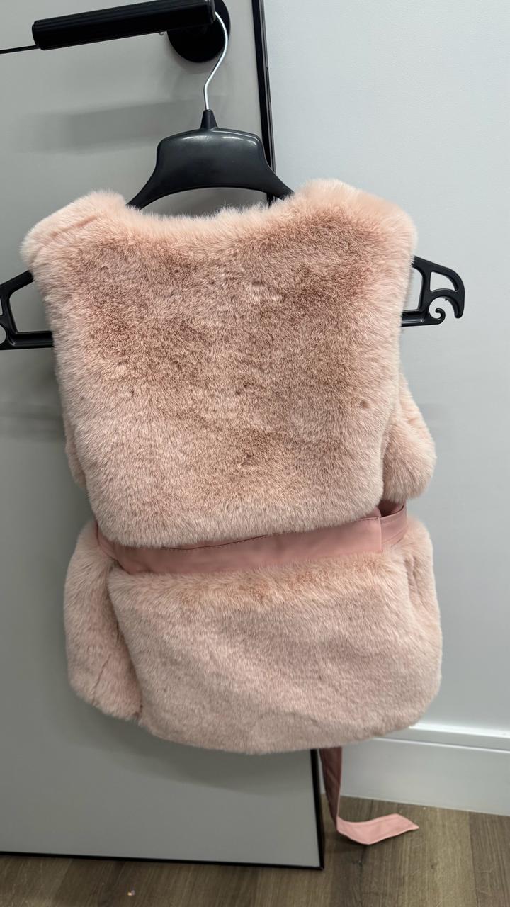 Меховая жилетка