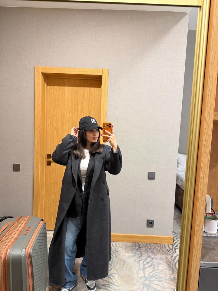 Шикарное приталенное пальто в темном оттенке размер XS-S