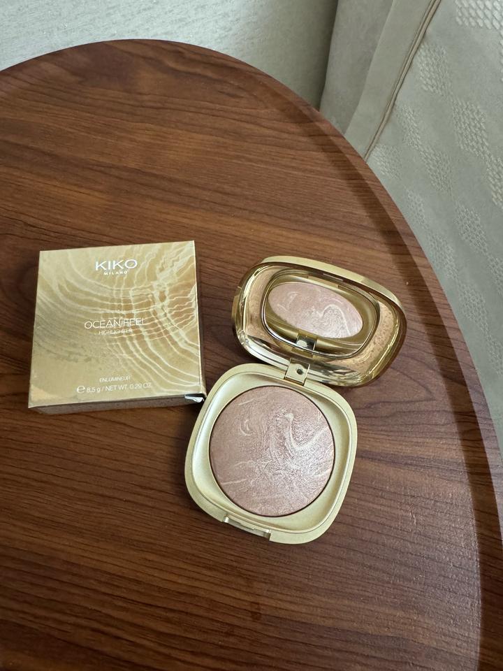 Хайлайтер ocean feel от KIKO в оттенке 02 virtuous golden rose