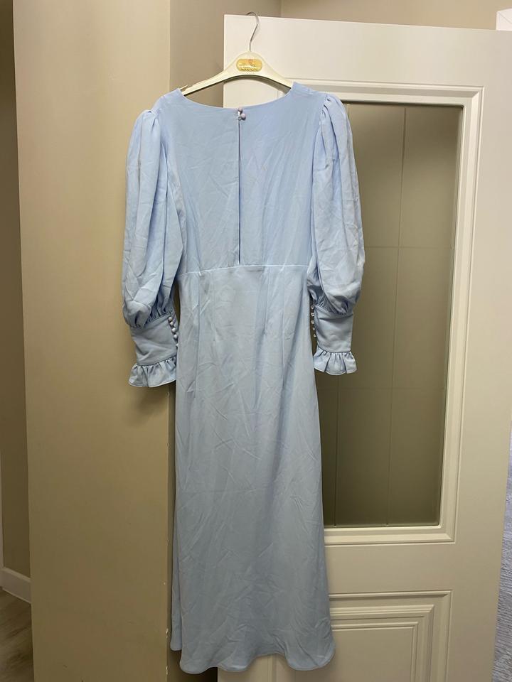 Голубое платье