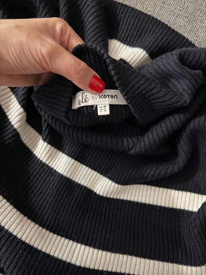 Футболка, кофточка, джинсы