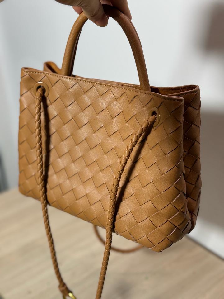 Тоут плетеный из натуральной кожи ,Италия карамель