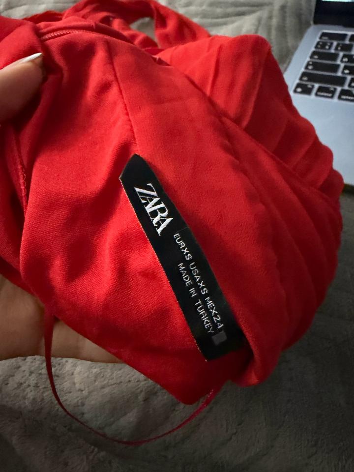Платье Zara
