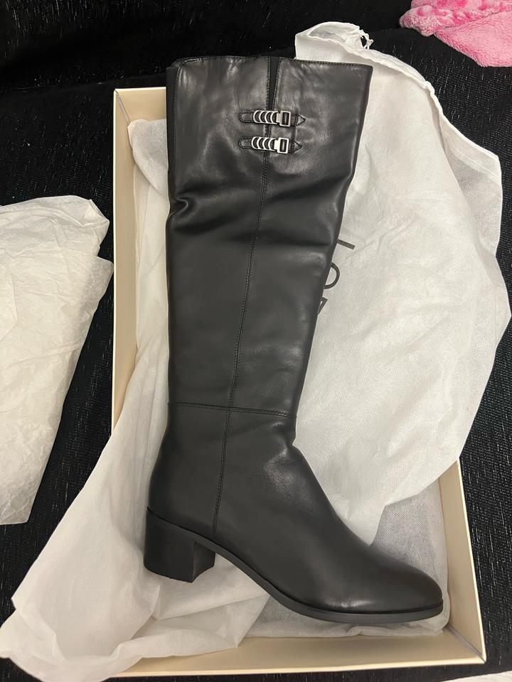 Продаются новые демисезонные сапоги