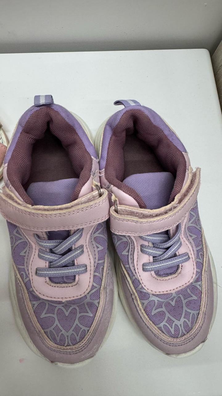 Кроссовки и сандали