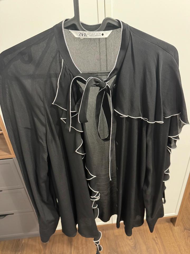 Стильная блуза с акцентными волнами