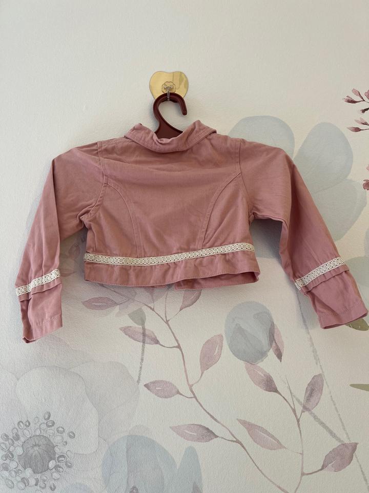 Легкая укороченная курточка