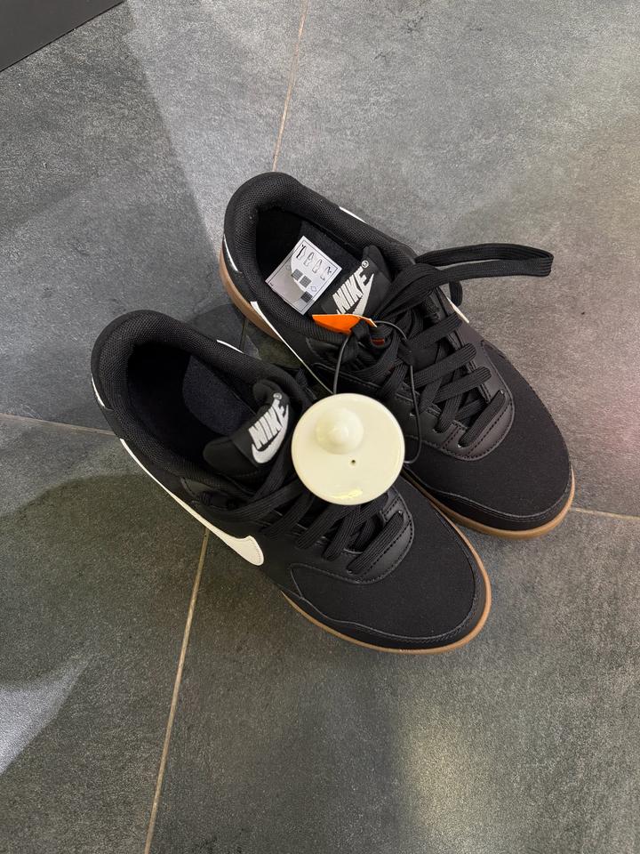 Кроссовки Nike