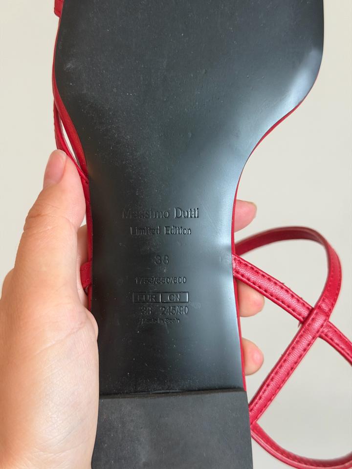 Красные босоножки Massimo Dutti