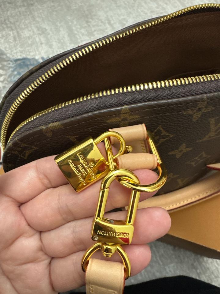 Стильная и элегантная сумка от Louis Vuitton.