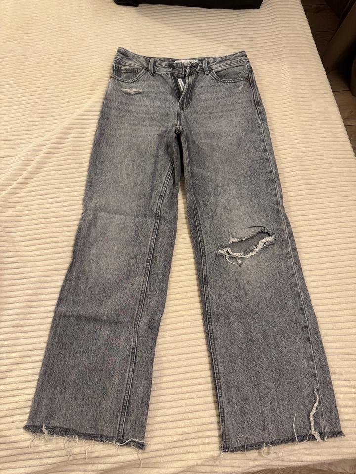 Джинсы серые Stradivarius