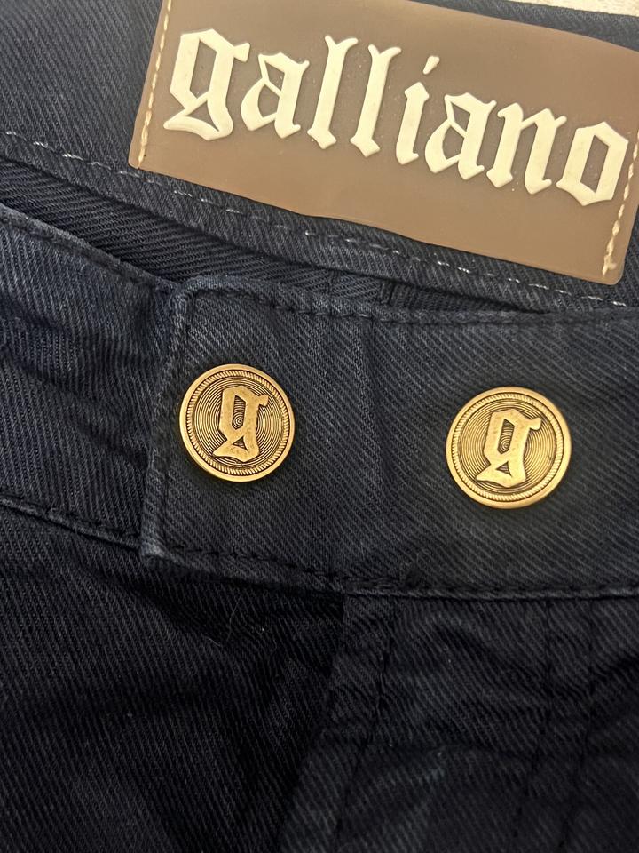 новые мини шорты Galliano Италия