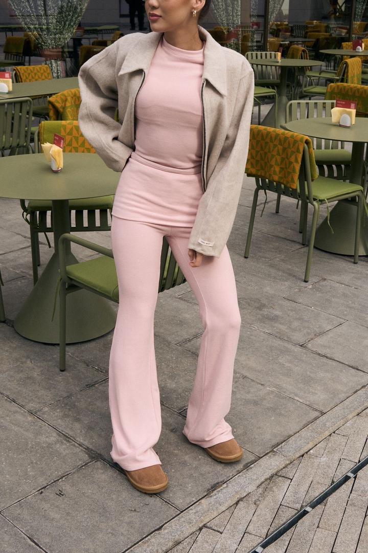 Розовая двойка новая