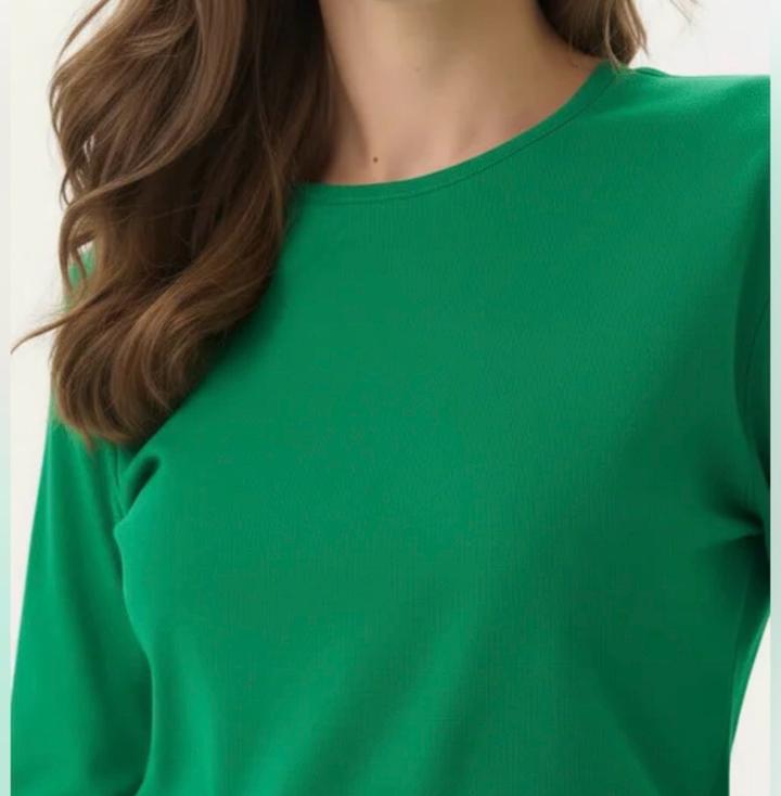Зеленая облегающая кофта
