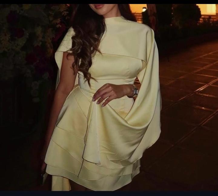 Желтое платье