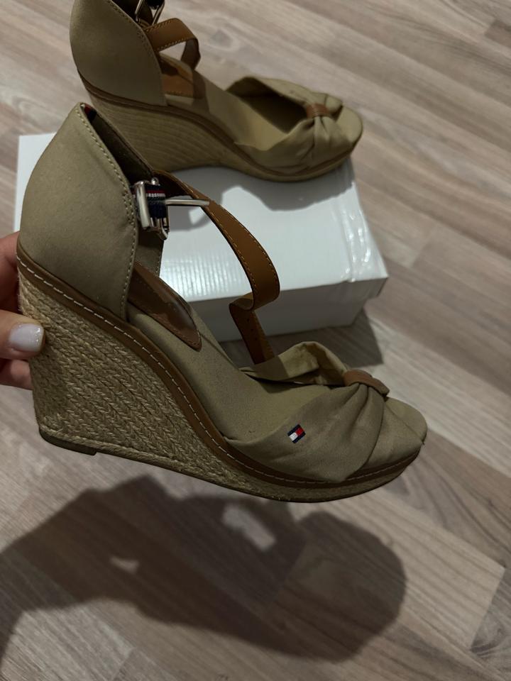 Босоножки от Tommy Hilfiger