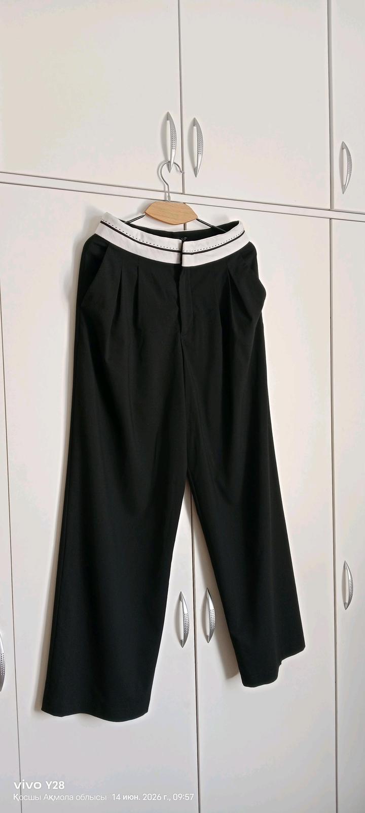 Брюки Stradivarius