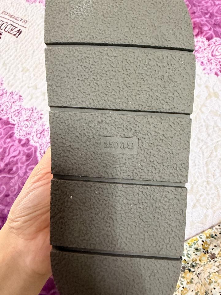 Сандалии шлепанцы Josiny