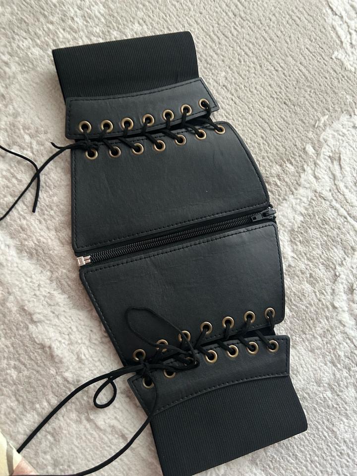 Черный корсет