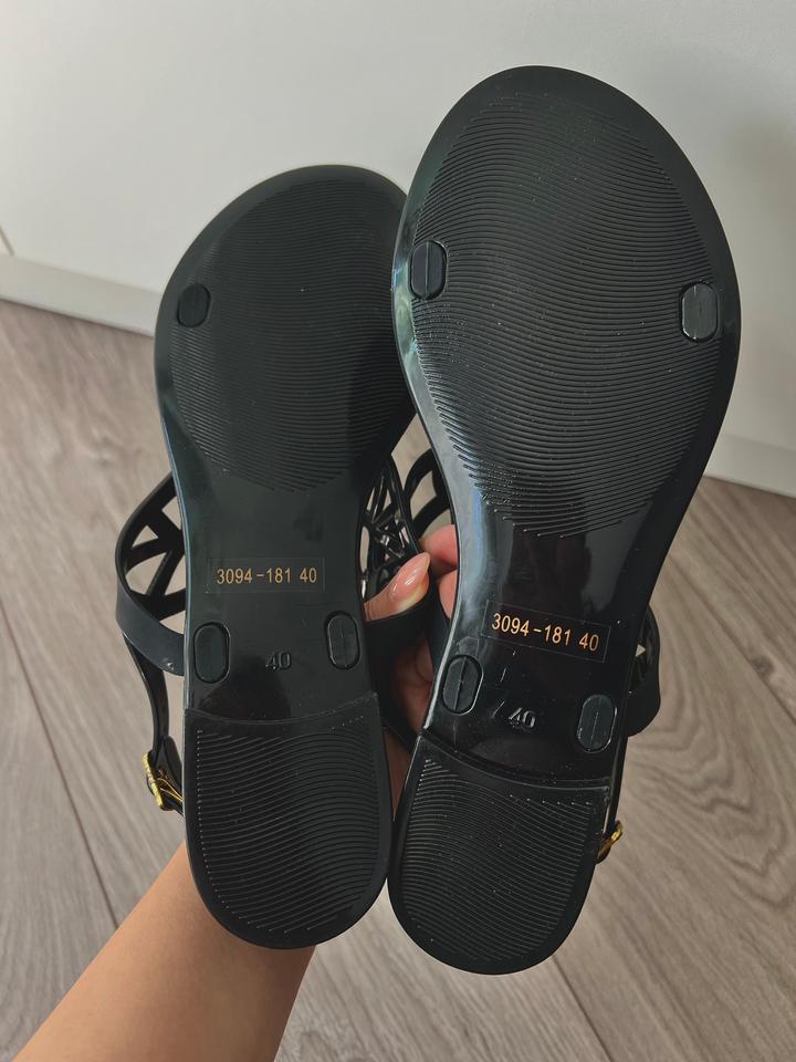 Новые сандалии 39 размер