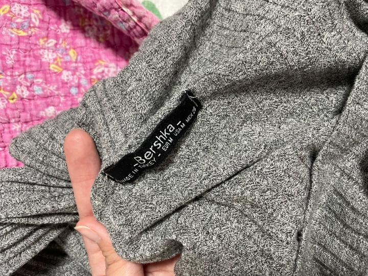 котфта с открытыми плечами