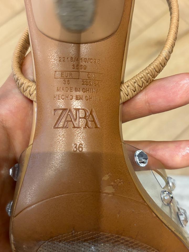 Сандалии на каблуке Zara