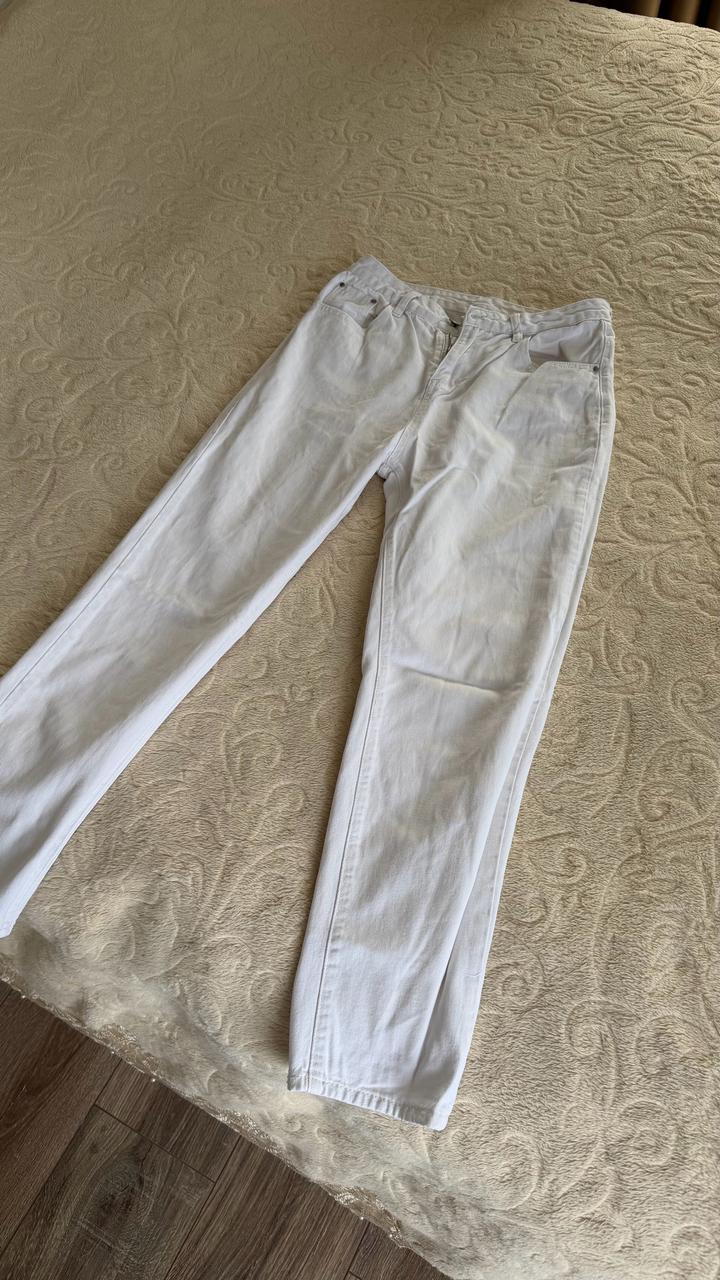 Белые джинсы