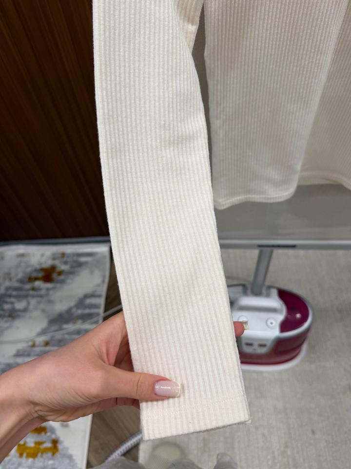 лонгслив с V вырезом