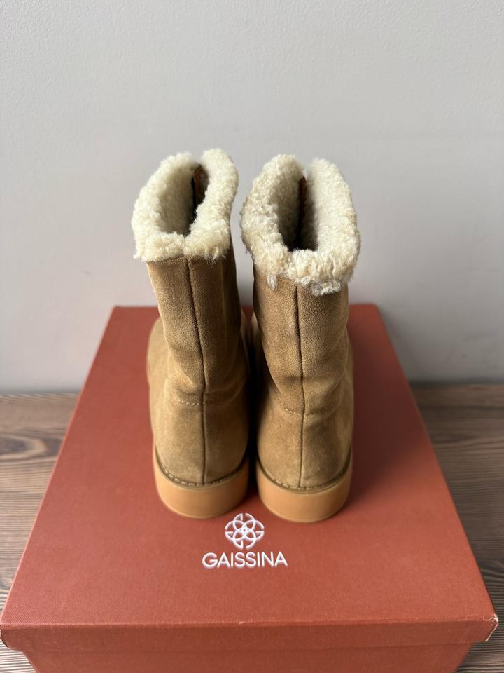 Замшевые ботинки