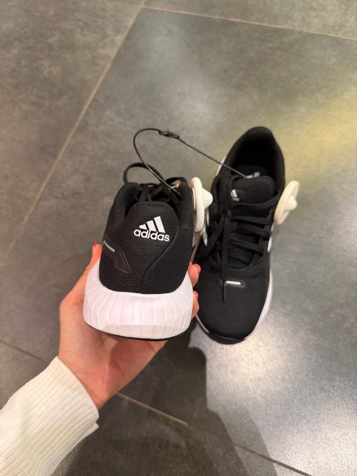 Кроссовки adidas