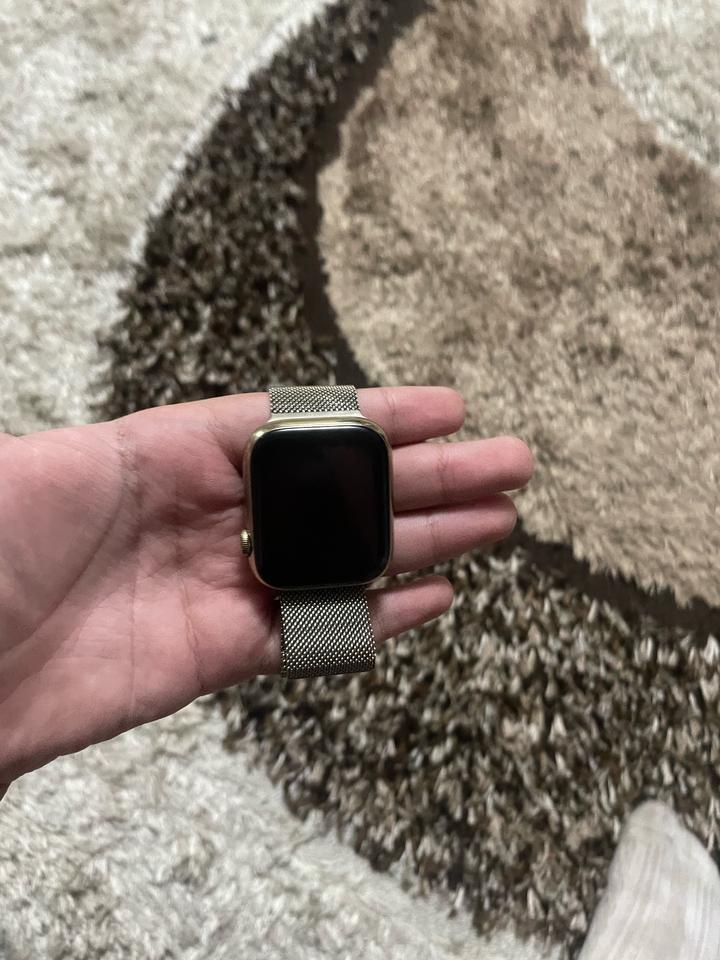 Золотые часы Apple Watch