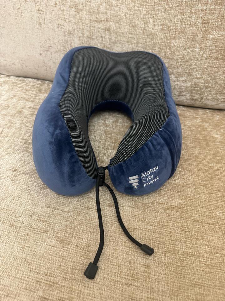 Подушка для самолета новая