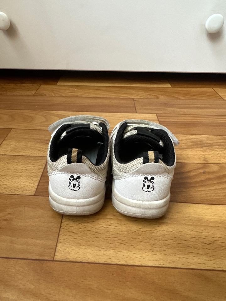 Кроссовки детские