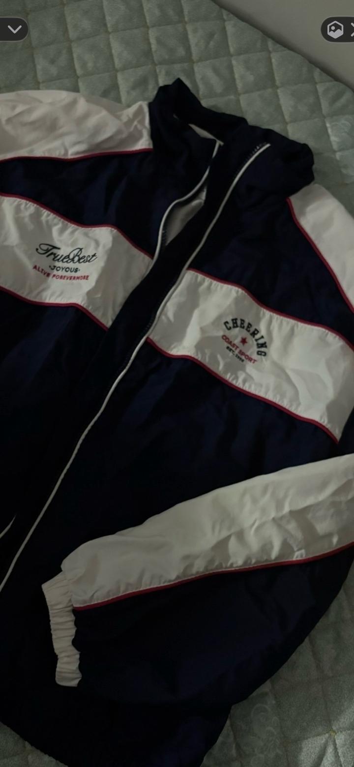 Ветровка Bershka