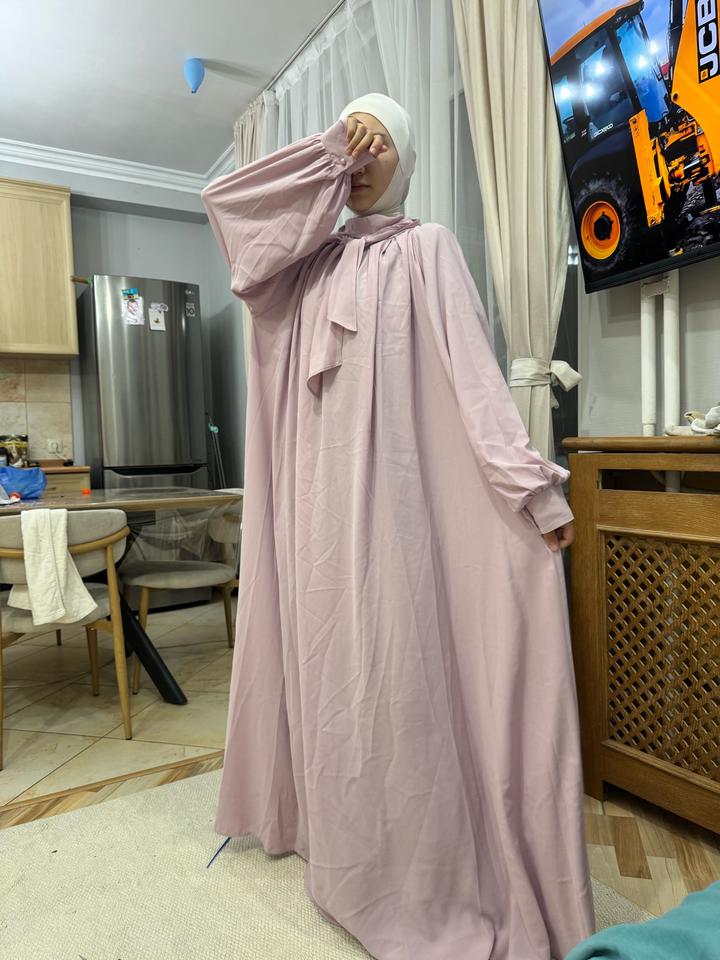 Пудро розовое платье