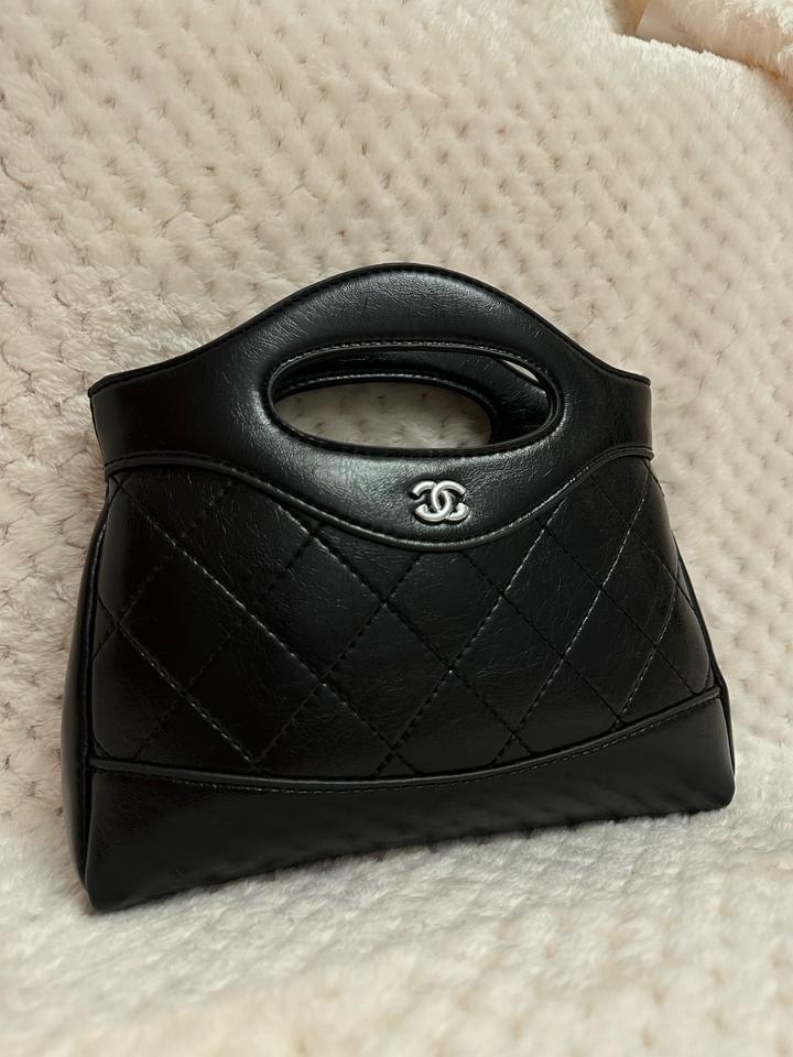 Черная сумка от Chanel