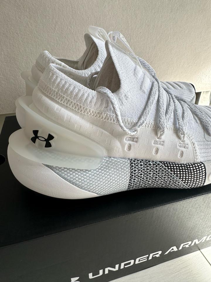 Женские кроссовки от Under Armour