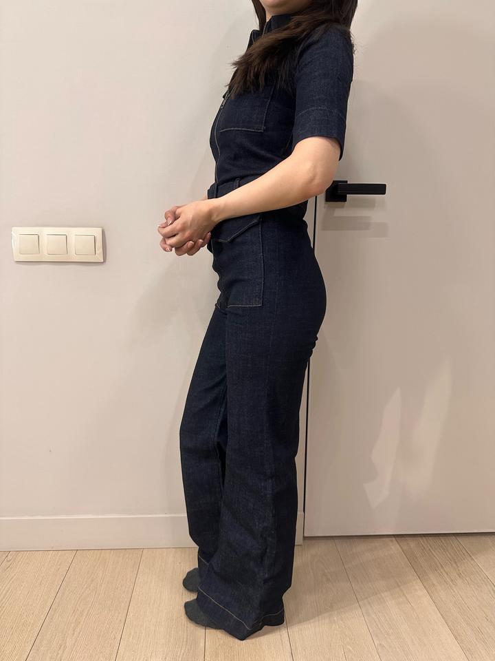 Джинсовый комбинезон от Victoria Beckham