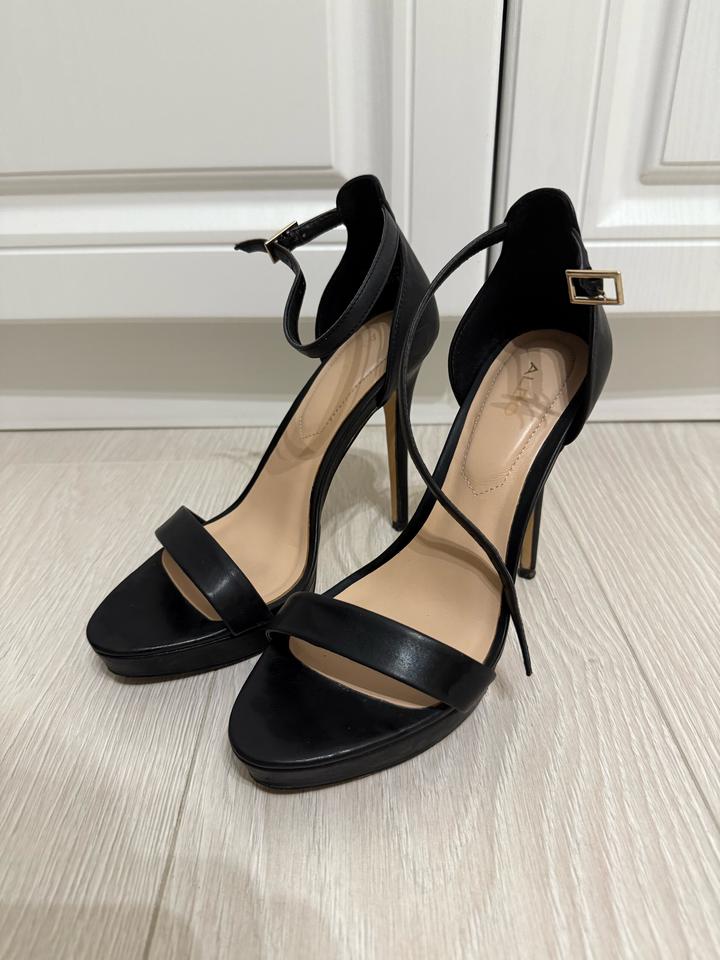 Черные босоножки на каблуке