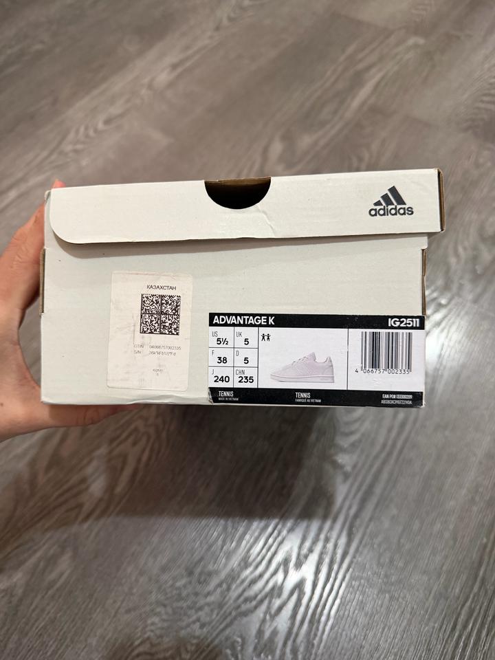 Женские кроссовки adidas