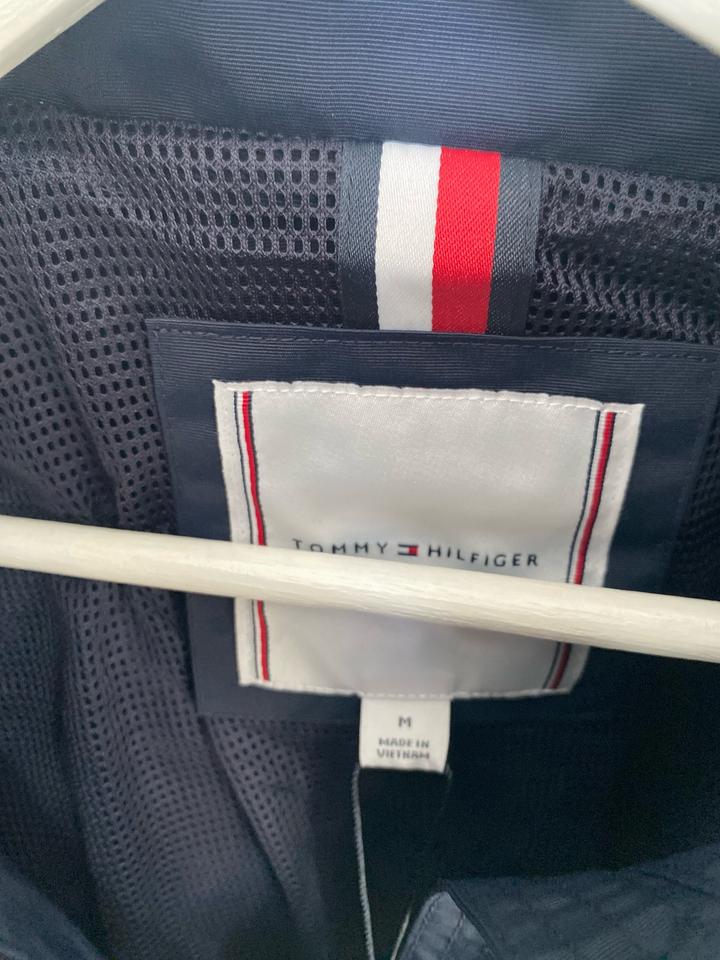 Ветровка Tommy Hilfiger, новая с этикеткой. Размер М.