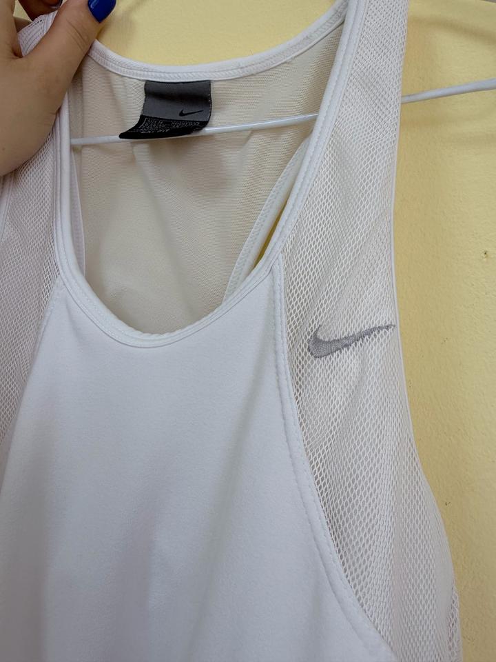 Спортивное платье Nike