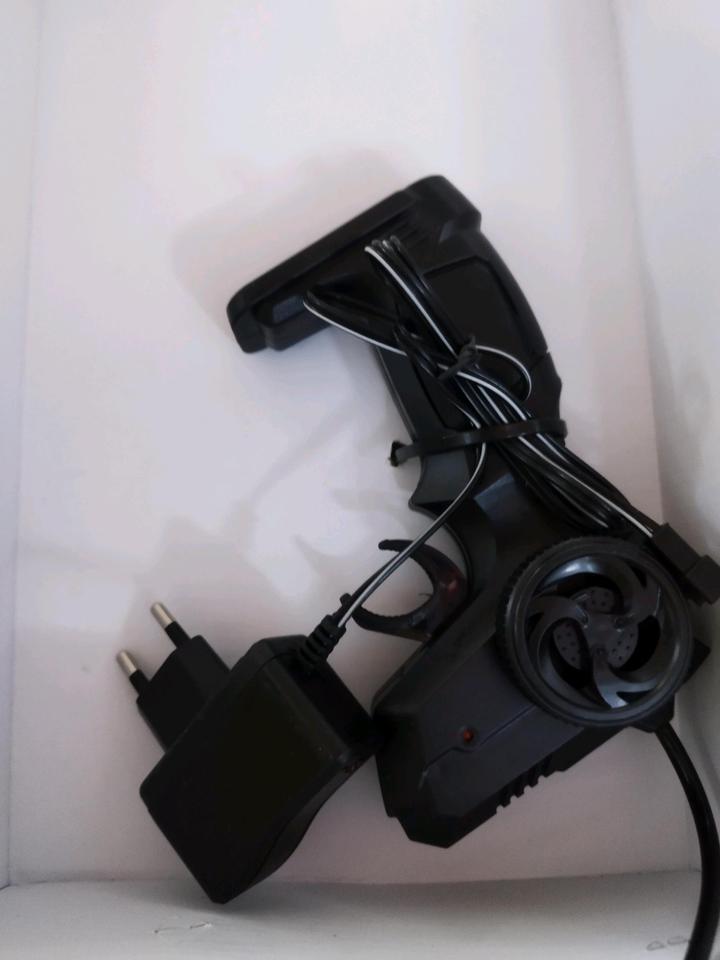 Машинка на пульту новая