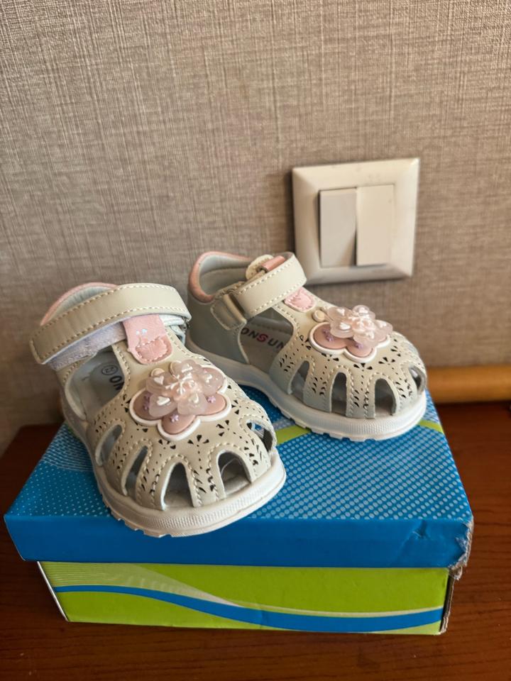 Босоножки детские новый