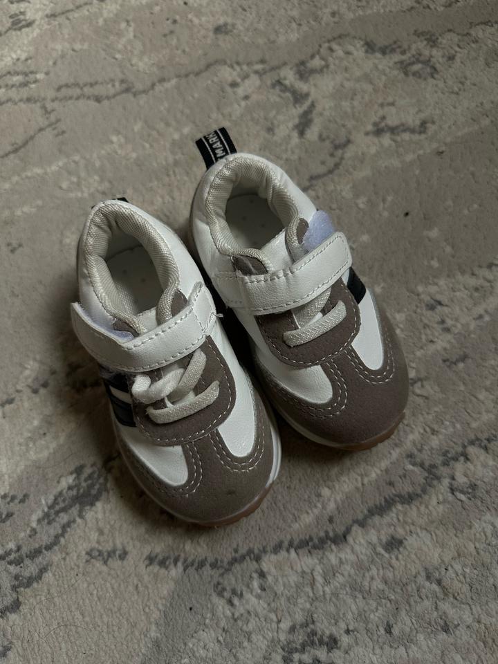 Детские кроссовки 👟